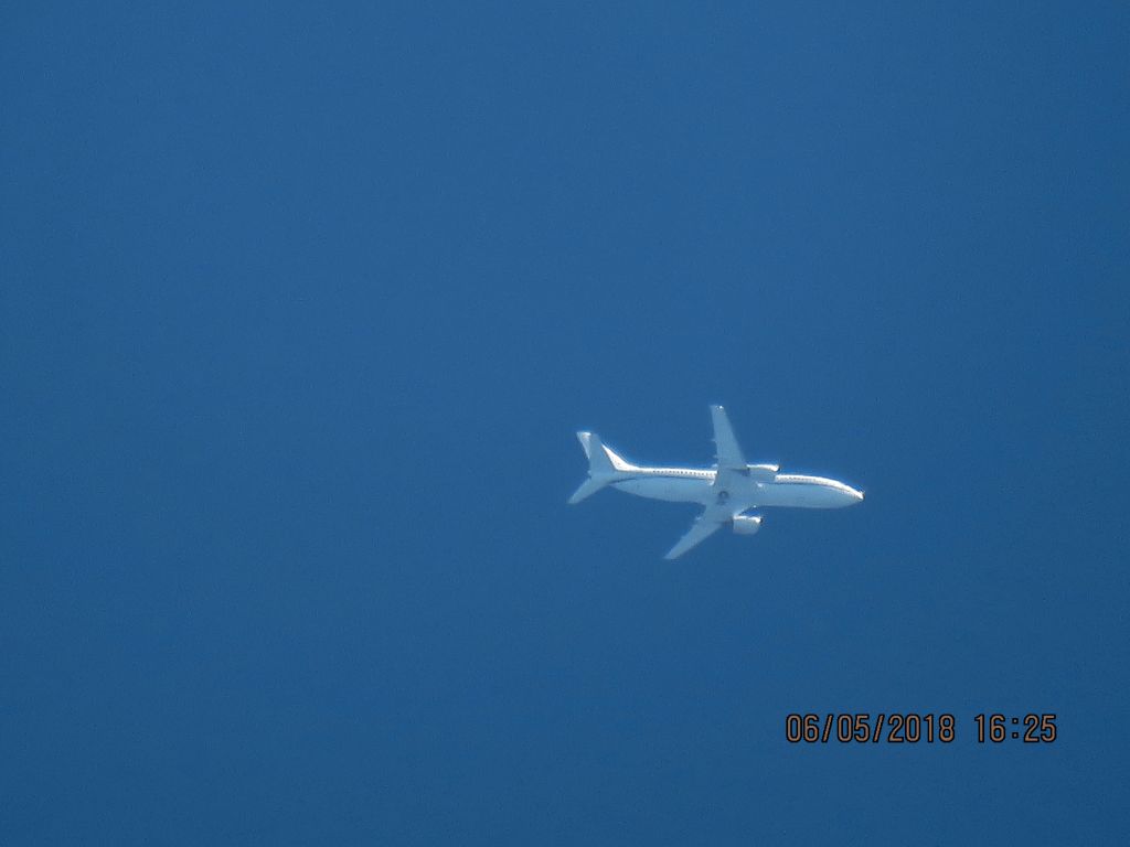 BOEING 737-400 (N639CS)