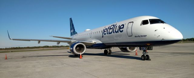 Embraer ERJ-190 (N236JB)