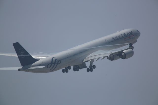 Airbus A340-600 (B-6053)