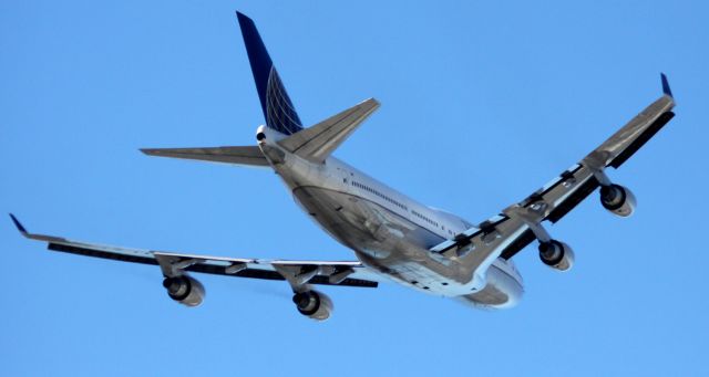 Boeing 747-200 (N117UA) - Departing to NRT, 10-06-2012