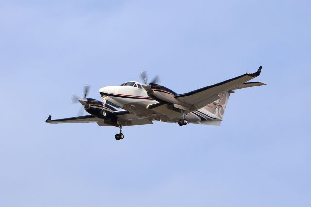 Beechcraft Super King Air 200 (N595RF) - Another sighting of this Beech 200GT/King Air 250 registered to Rite Flight Aviation in Cleveland on final for RWY 24R on 31 Jan 2020.