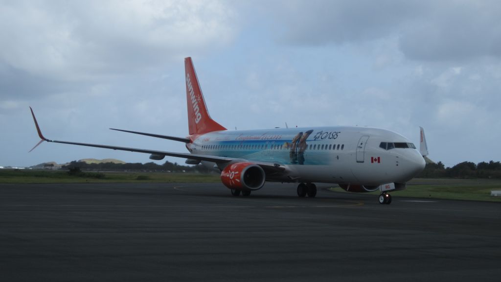 Boeing 737-700 (C-GOWG)
