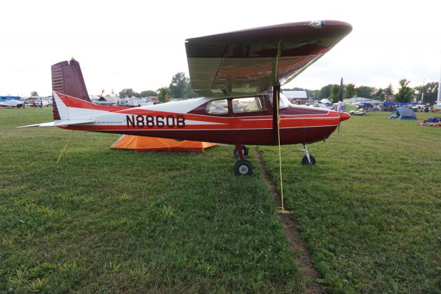 Cessna Skyhawk (N8860B) - Oshkosh 2018