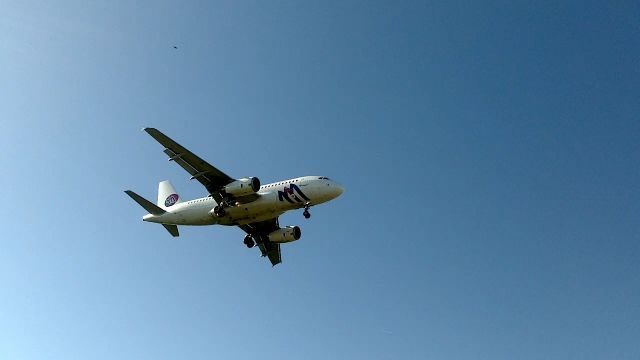 Airbus A319 (SX-ABE) - Voici en souvenirs, les dernières photos prise de lAttérrissage de lAirbus A319-132 de Atlas Atlantique Airlines à Vatry avant la fin des vols et de la compagnie Aérienne (Partie 1)