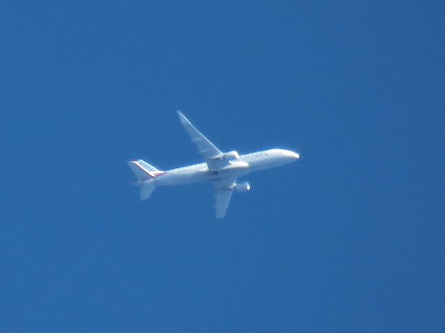 Embraer 175 (N236NN)