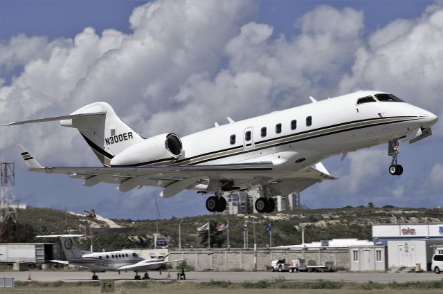 Bombardier Challenger 300 (N300ER)