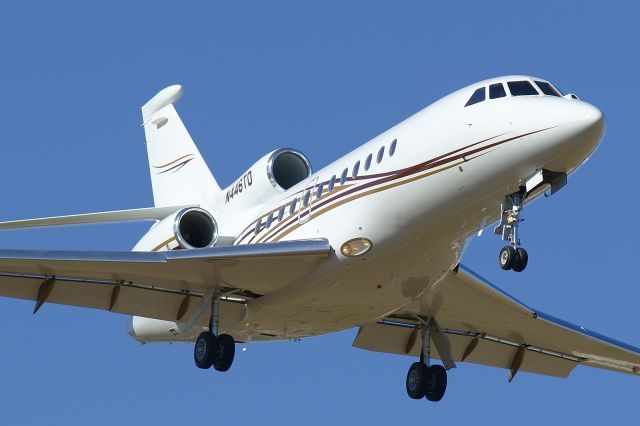 Dassault Falcon 900 (N446TD) - 12R approach