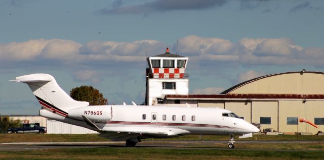 Canadair Challenger 350 (N786QS) - Taxiing for departure is this 2015 Bombardier Challenger 350 in the Autuumn of 2021.