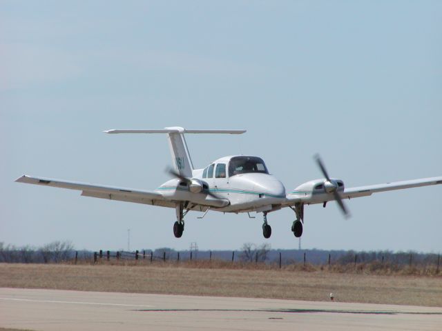 Beechcraft Duchess (N19U)