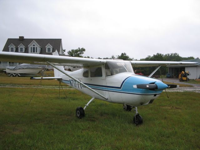 Cessna Skyhawk (N7177T)