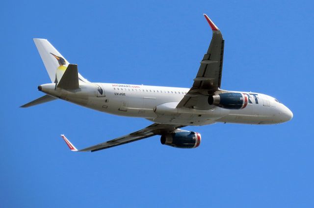 Airbus A320 (LV-JQE)