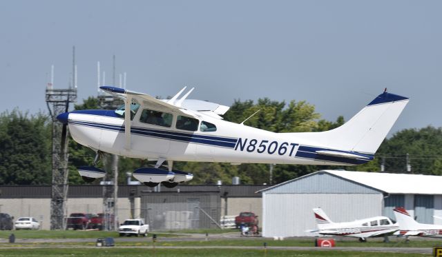 Cessna Skylane (N8506T) - Airventure 2017