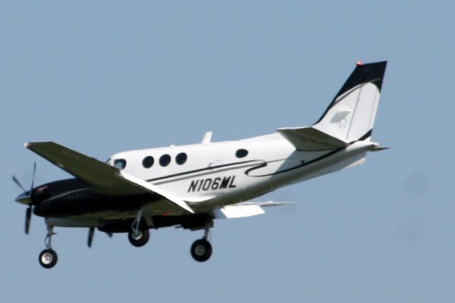 Beechcraft King Air 90 (N106ML)