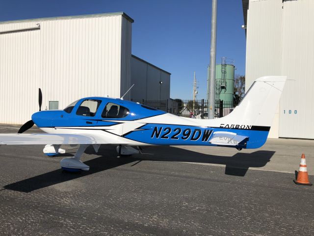 Cirrus SR-22 (N229DW)