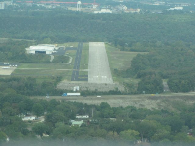 Cessna Skylane (N8372M) - Landing at Branson on 30