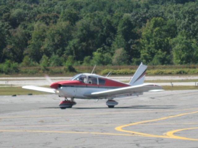 Piper Cherokee (N5862W) - Taxiing to its tiedown after arriving on runway 32.