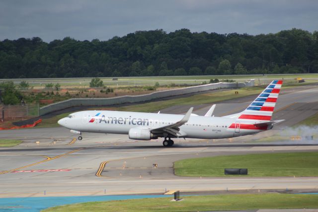 Boeing 737-800 (N972NN)