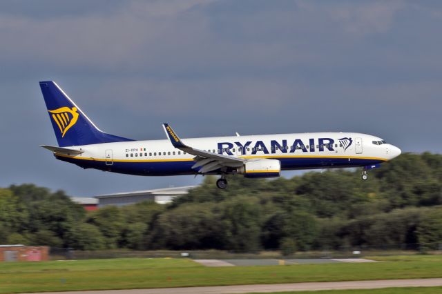 Boeing 737-800 (EI-DPH) - RYR3233 arriving from Malaga