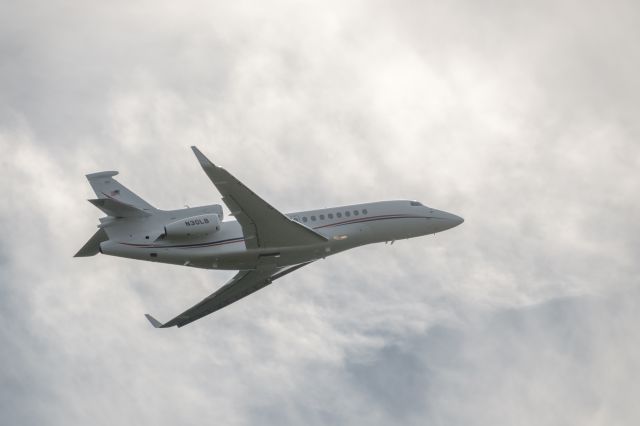 Dassault Falcon 7X (N30LB)