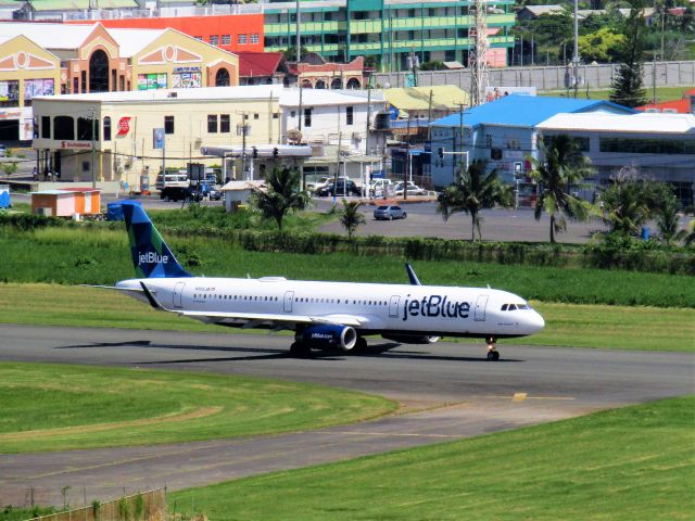 Airbus A321 (N905JB)