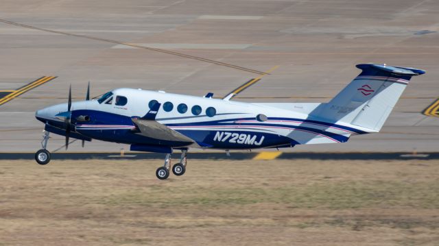 Beechcraft Super King Air 200 (N729MJ)