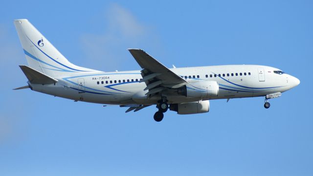 Boeing 737-700 —