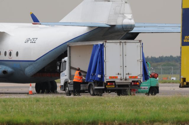 Antonov An-12 (UR-CEZ)