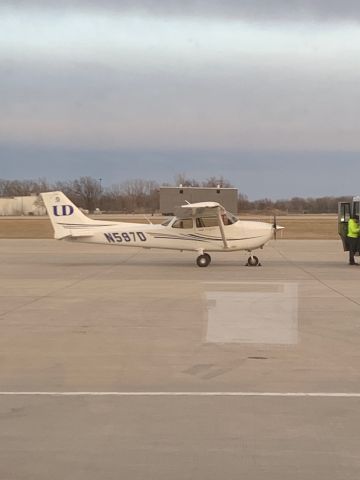 Cessna Skyhawk (N597D)