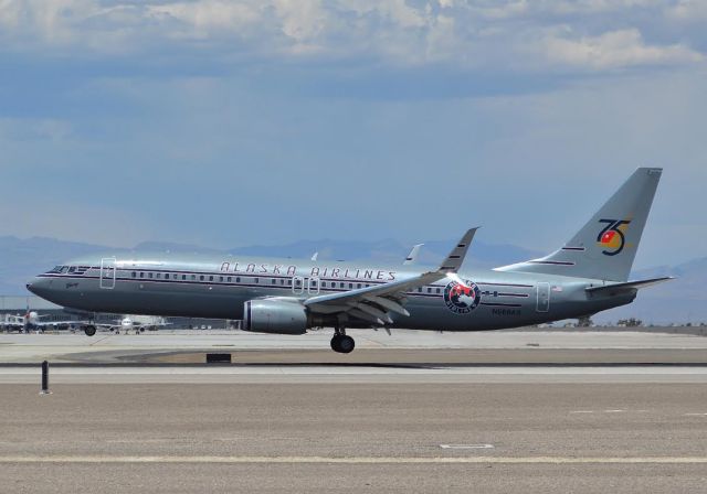 Boeing 737-800 (N569AS)