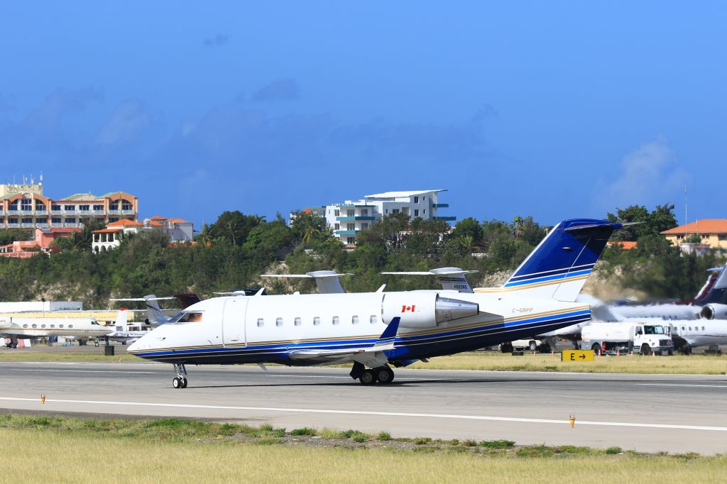 Canadair Challenger (C-GRPF) - Private C-GRPF taxing to parking at TNCM St Maarten.