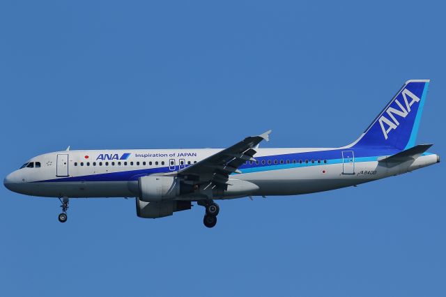 Airbus A320 (JA8400)