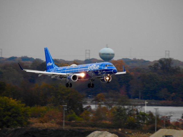 Embraer ERJ-190 (N304JB)