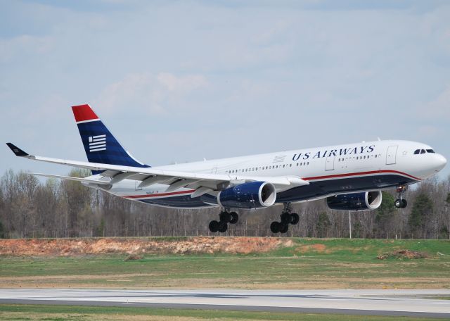 Airbus A330-200 (N284AY) - Arriving 18C - 3/15/12