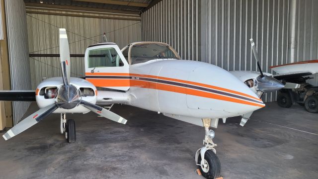 Cessna 310 (N5057J)