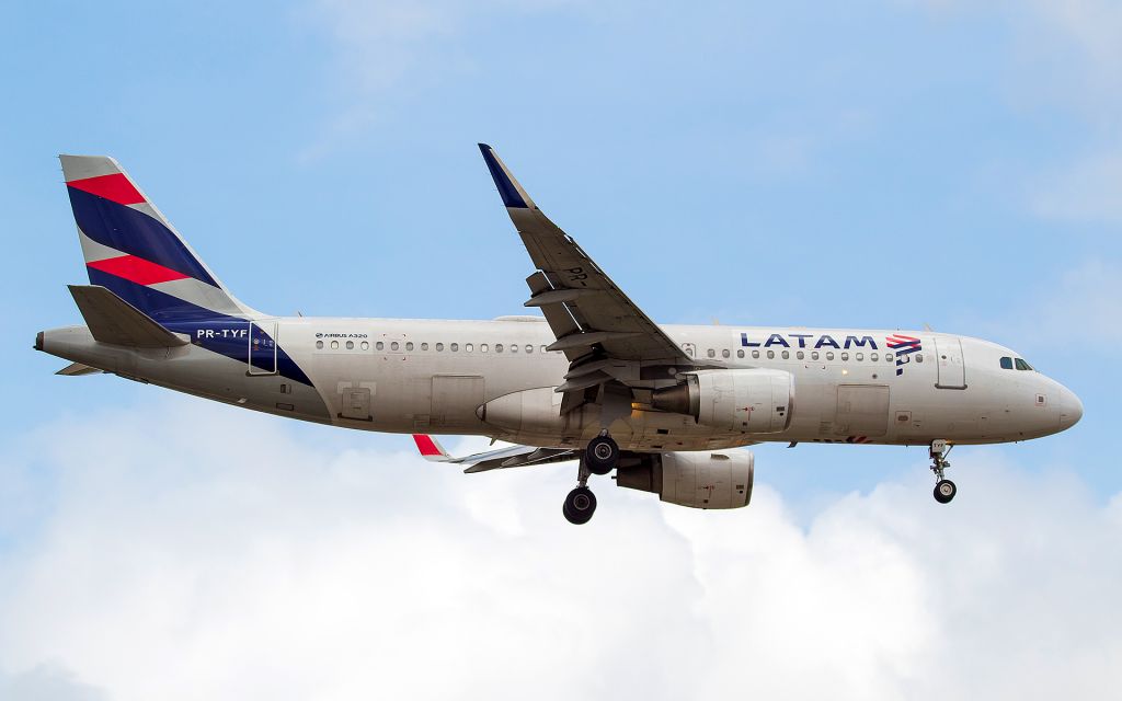 Airbus A320 (PR-TYF)