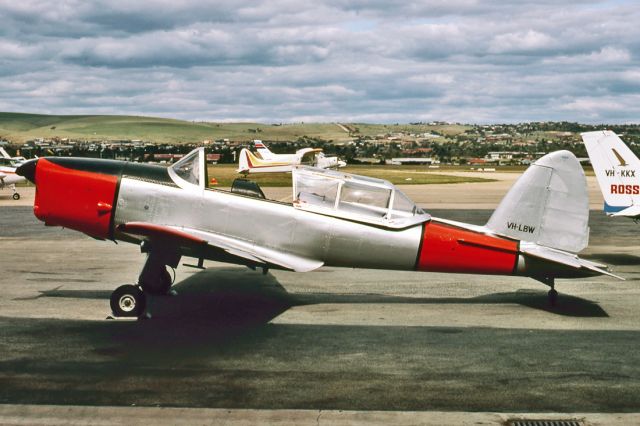 VH-LBW — - DE HAVILLAND DHC-1 CHIPMUNK 22 - REG : VH-LBW (CN C1/0101) - PARAFIELD AIRPORT ADELAIDE SA. AUSTRALIA - YPPF 10/9/1985