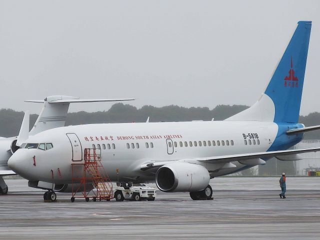 Boeing 737-700 (B-5818) - I take a picture on Sep 17, 2017.br /DLC995/16Sep