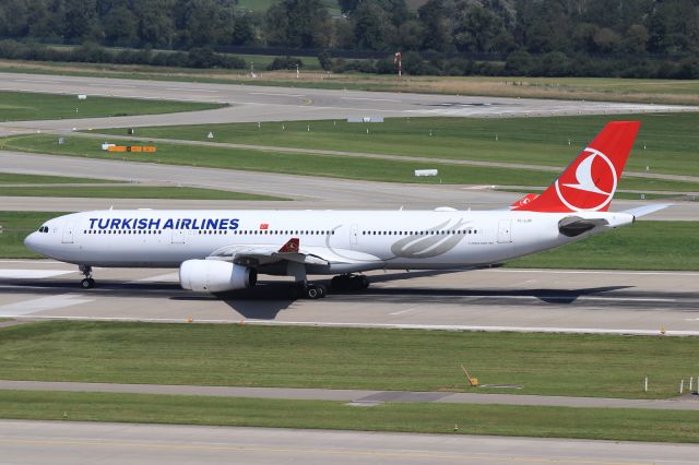 Airbus A330-300 (TC-LOF)