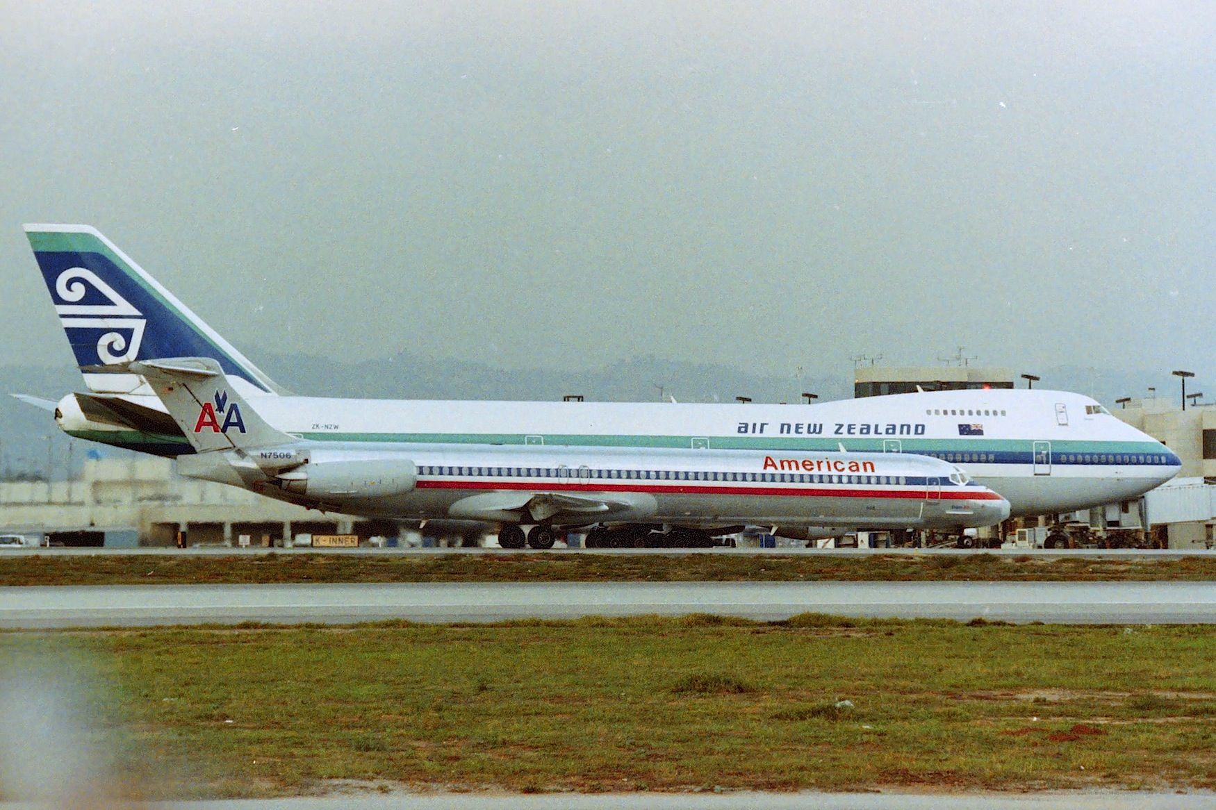 McDonnell Douglas MD-80 (N7506) - KLAX - American Airlines MD-82 CN 49800 LN 1660 rolling to runway 25R at Los Angeles for departure. Photo date apprx March 1990...from the Imperial terminal lot.