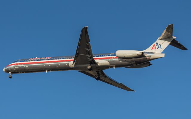 McDonnell Douglas MD-82 (N501AA) - The American Airlines MD82 flies into Cincinnati for the last time.