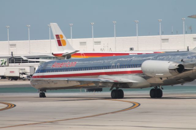 McDonnell Douglas MD-80 (N437AA)