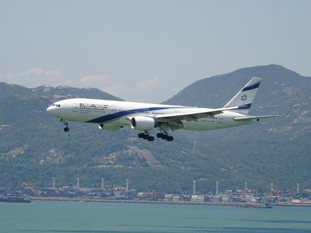 Boeing 777-200 (4X-EXD)