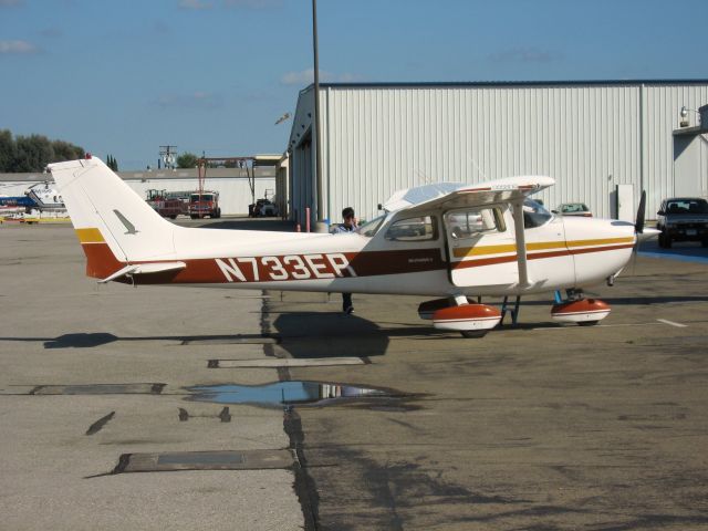 Cessna Skyhawk (N733ER) - Parked at Fullerton