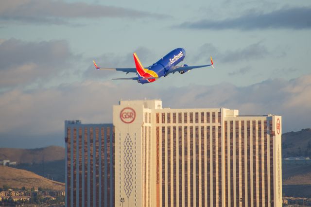 Boeing 737-800 (N8602F) - SWA125 RNO-DEN