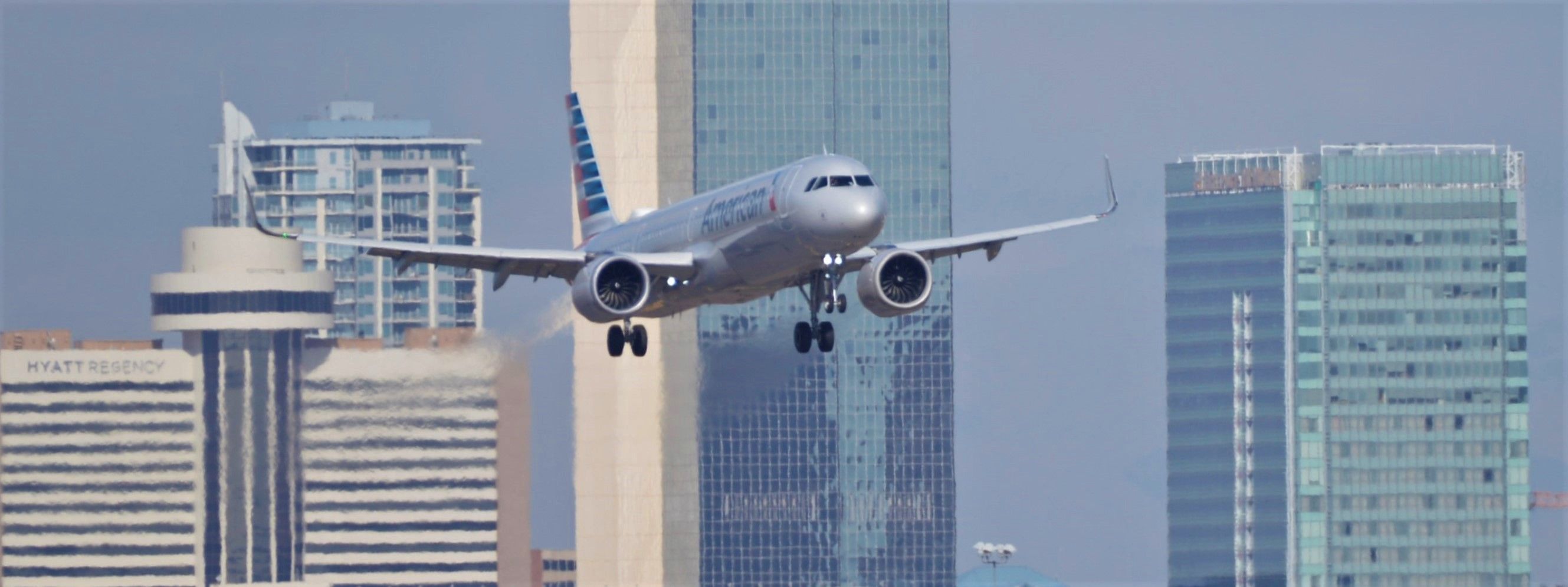 Airbus A321 (N400AN) - Phoenix Sky Harbor International Airport final approach rwy 08 09SEP19