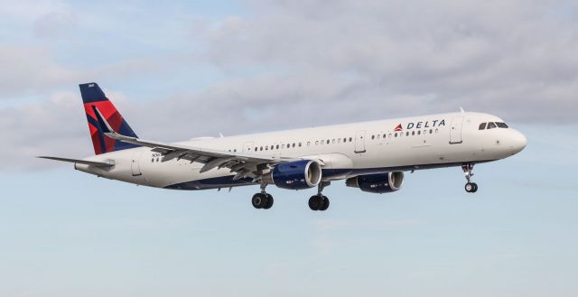 Airbus A321 (N361DN) -    Landing at Miami International on the morning of the 24th of December, 2018.br /br /This is a fairly new airplane, and it has been in service since September, 2018. 