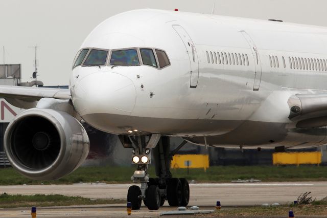 Boeing 757-200 (HB-JJD)