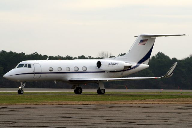 Gulfstream American Gulfstream 2 (N216RR) - Taxiing to depart rwy 19 on 27-Nov-06.  Registration cancelled 24-Jul-13.