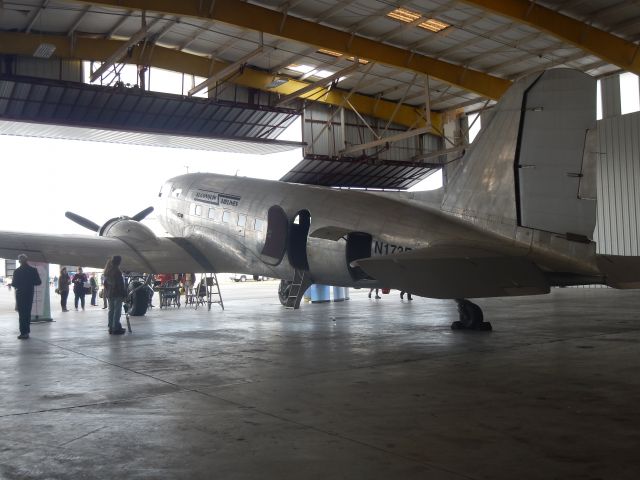 Douglas DC-3 (N173RD)