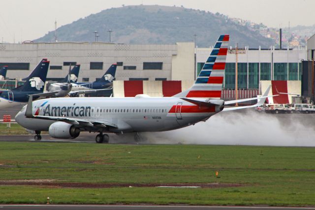 Boeing 737-800 (N885NN) - American Airlines / Boeing 737-823 / MSN 31139 / N885NN / MMMX 07/2020